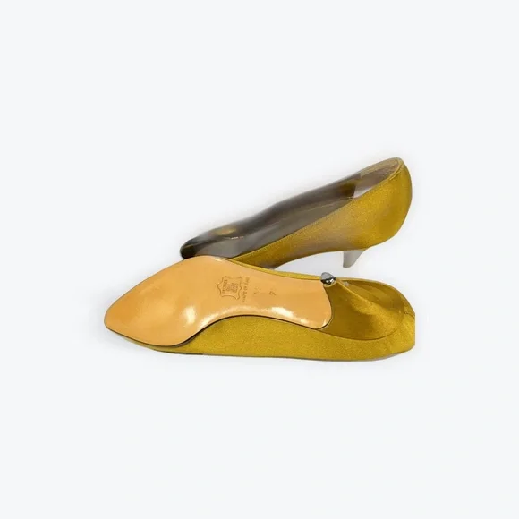 Vintage Yves Saint Laurent Satin Kitten Heel Pumps. Size 7. - Picture 6 of 7